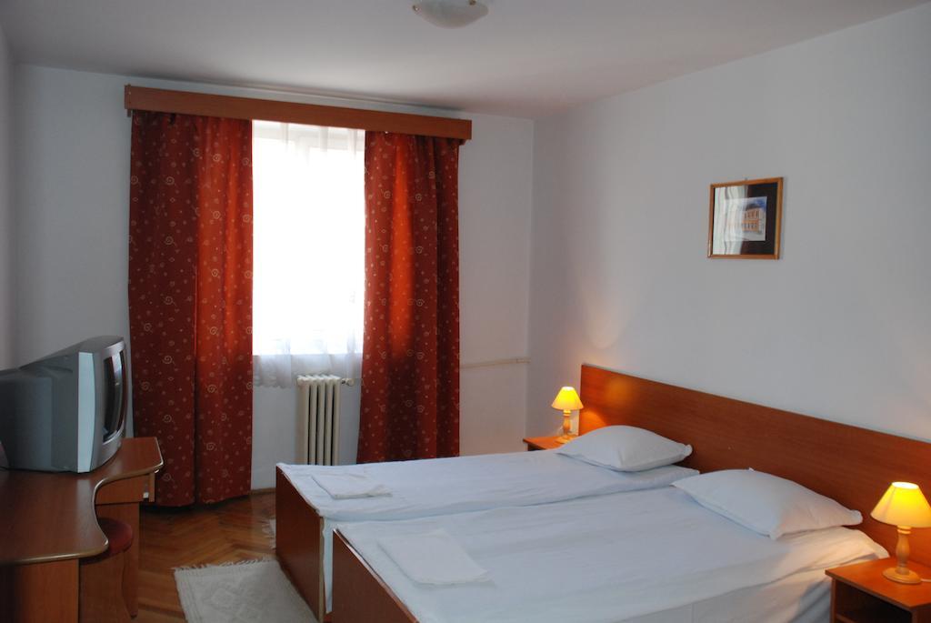 Hotel Merkur Miercurea Ciuc Exterior foto