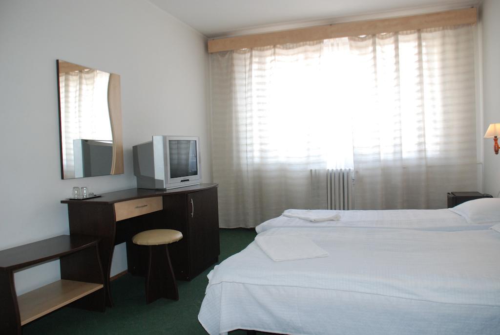 Hotel Merkur Miercurea Ciuc Habitación foto