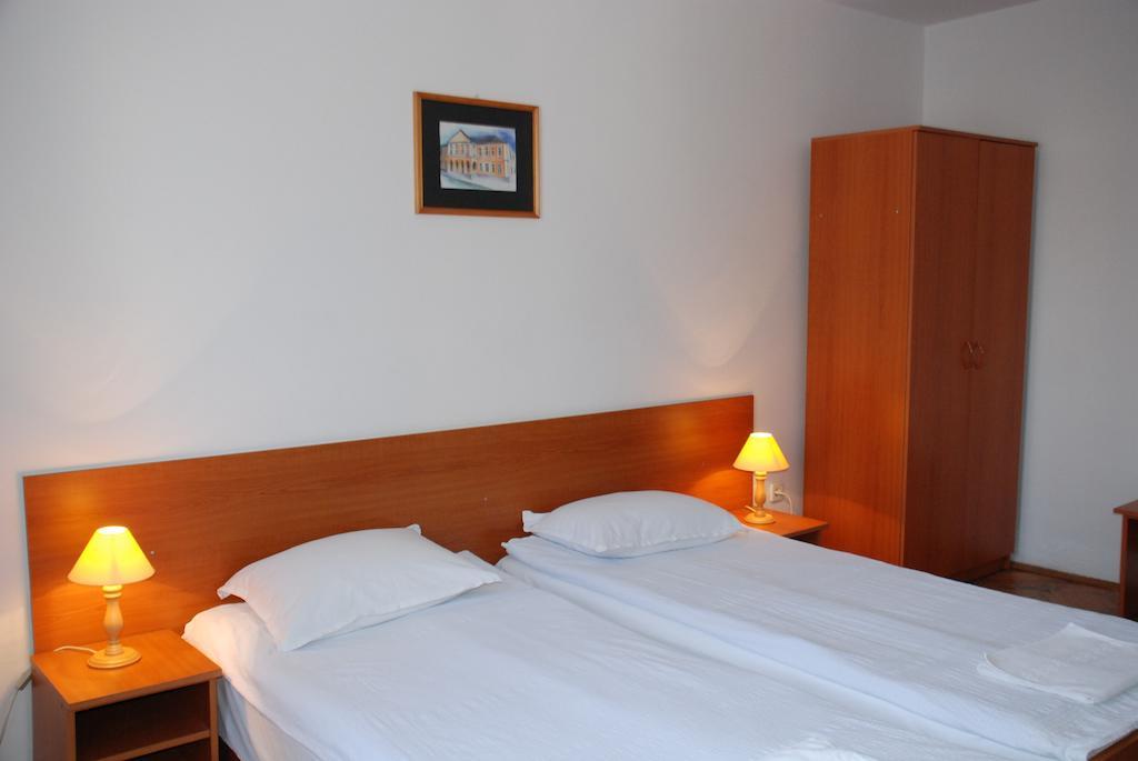 Hotel Merkur Miercurea Ciuc Habitación foto