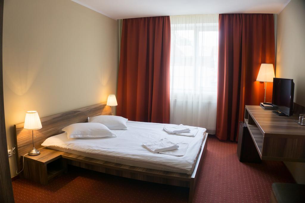 Hotel Merkur Miercurea Ciuc Exterior foto