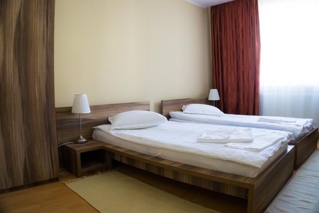 Hotel Merkur Miercurea Ciuc Exterior foto