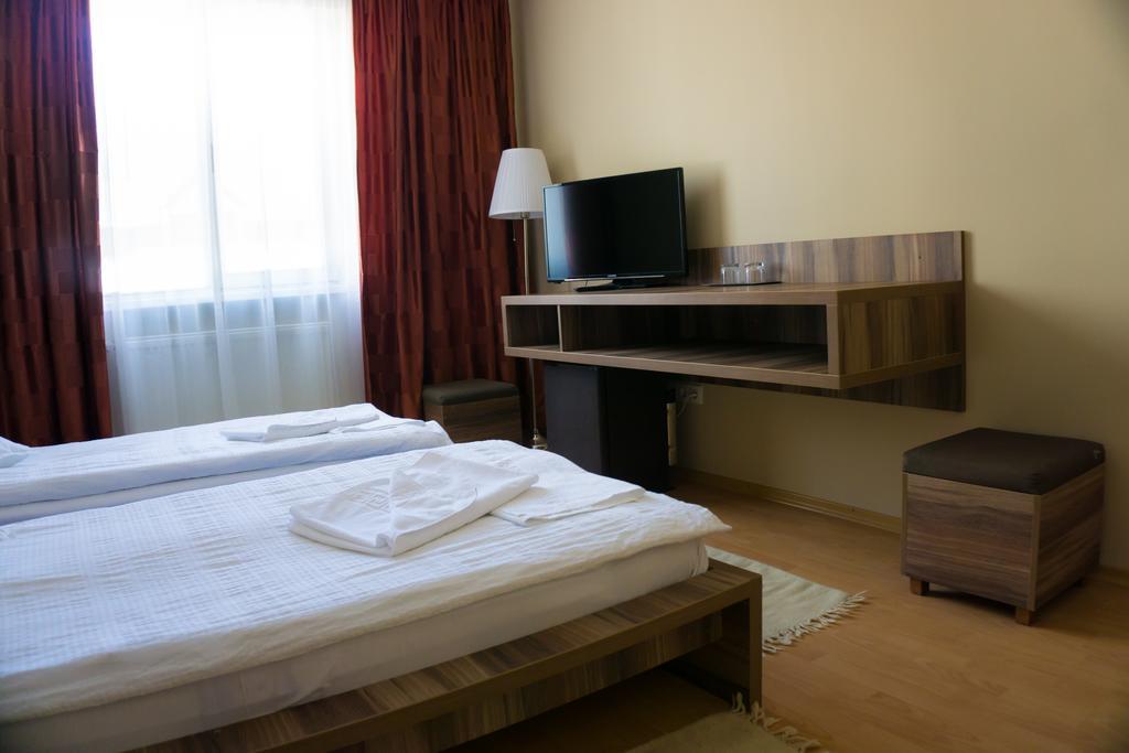 Hotel Merkur Miercurea Ciuc Exterior foto
