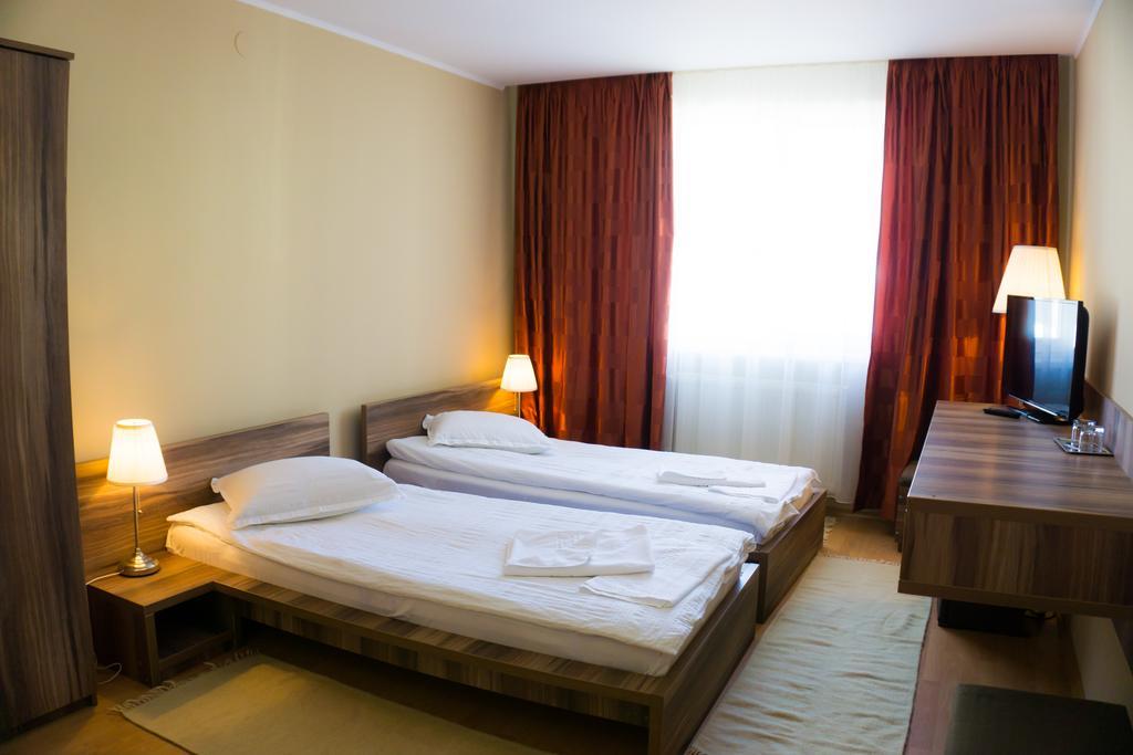 Hotel Merkur Miercurea Ciuc Exterior foto