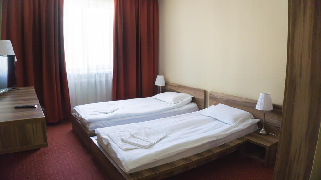 Hotel Merkur Miercurea Ciuc Exterior foto